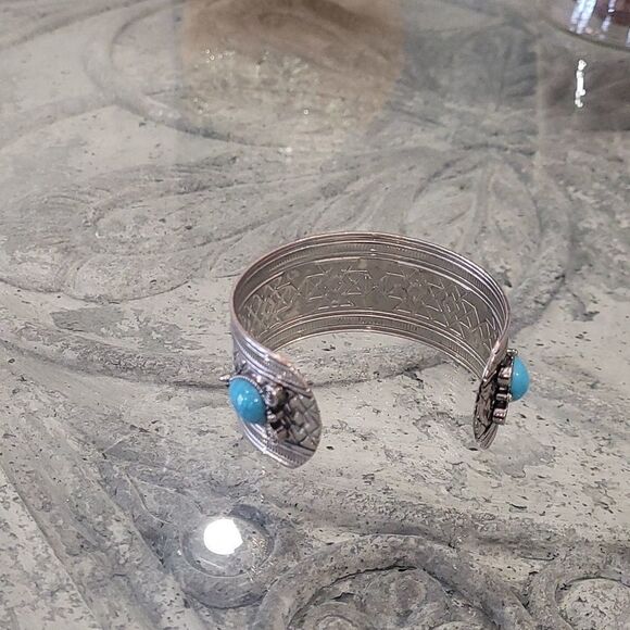 SILVER TONE ADJUSTABLE BLUE STONE BRACELET - Picture 1 of 4